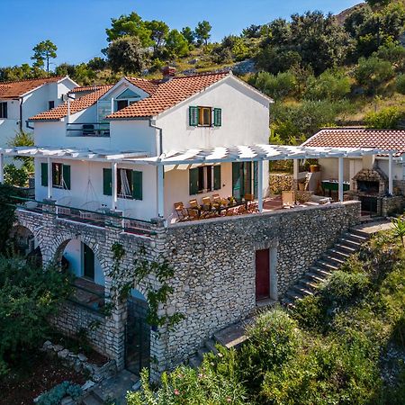 Vila Tudor Bobovisca Экстерьер фото